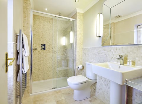 Deluxe Room | Bathroom | Shower, designer toiletries, hair dryer, towels