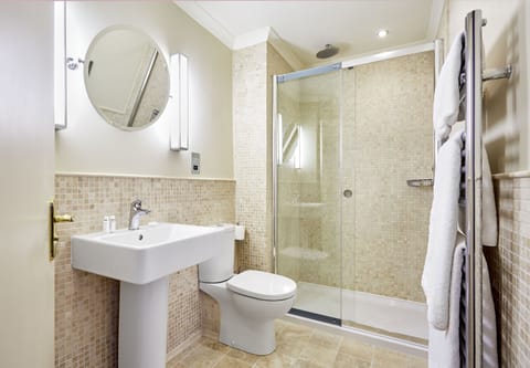 Superior Room | Bathroom | Shower, designer toiletries, hair dryer, towels