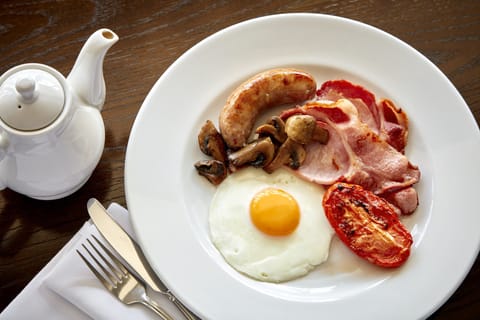 Daily full breakfast (GBP 20 per person)