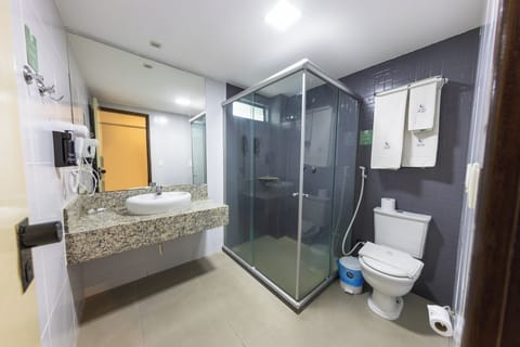 Standard Room, 2 Twin Beds | Bathroom | Shower, towels