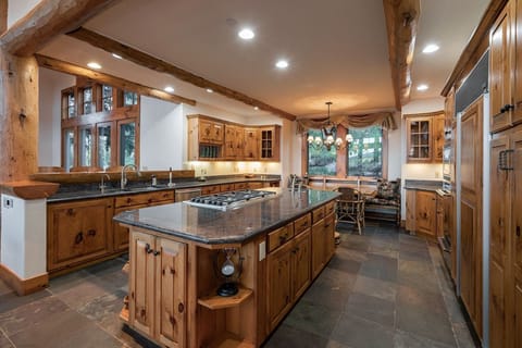 Fully Equipped Gourmet Kitchen