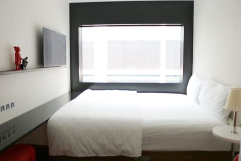 Standard Room | In-room safe, desk, blackout drapes, soundproofing