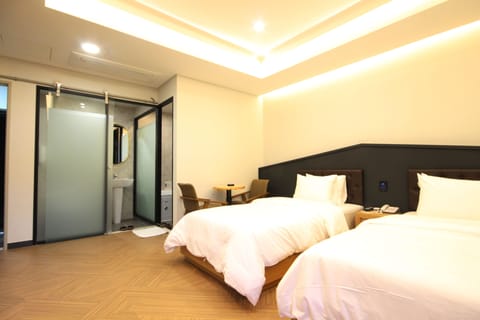 Twin Room | Free WiFi, bed sheets