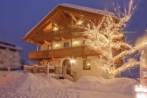 	Chalet Royal, 8 Bedrooms (Sauna, Whirlpool & Private Spa) | Premium bedding, Select Comfort beds, in-room safe, soundproofing