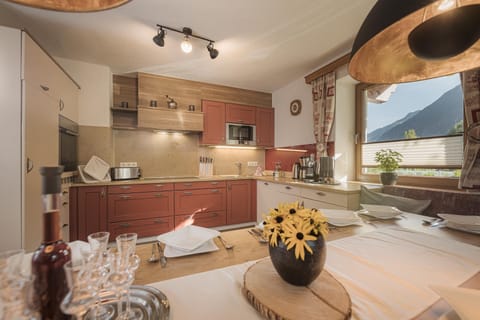 	Chalet Royal, 8 Bedrooms (Sauna, Whirlpool & Private Spa) | Private kitchen | Full-size fridge, microwave, oven, stovetop