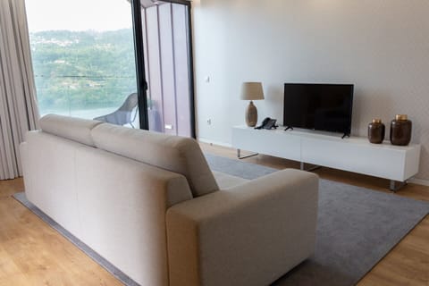 Comfort Suite, 2 Bedrooms | Living room