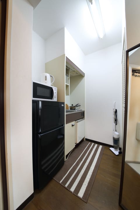 Apartment, Non Smoking | Private kitchenette | Fridge, microwave, stovetop, electric kettle