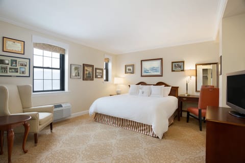 King Deluxe Room | Premium bedding, in-room safe, desk, blackout drapes