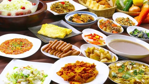 Daily buffet breakfast (JPY 200 per person)