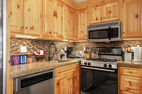 Full kitchen w/ stainless steel throughout