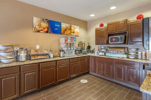 Free daily continental breakfast