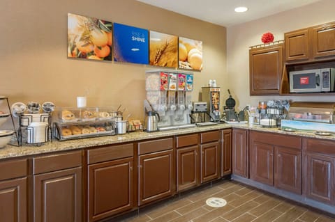 Free daily continental breakfast