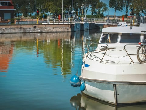 Water, Boat, Watercraft, Vehicle, Naval Architecture, Lake, Boats And Boating--Equipment And Supplies, Tree, Leisure, Ship