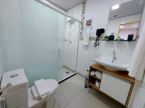 Superior Room | Bathroom | Shower, towels