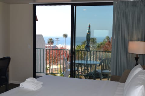 Deluxe Double Room, Balcony, Ocean View | Desk, soundproofing, iron/ironing board, free WiFi