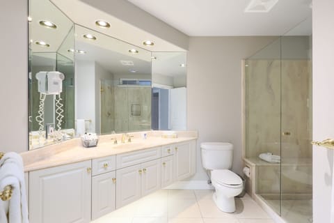 Suite, 1 Bedroom, Jetted Tub | Bathroom | Shower, free toiletries, hair dryer, towels