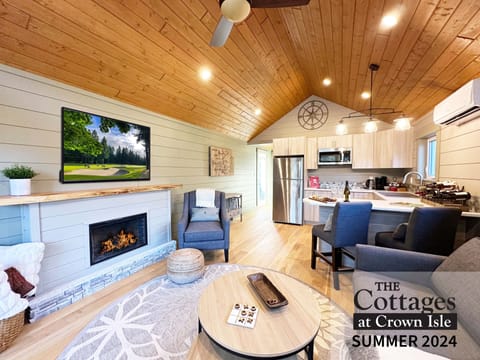 Comfort Cabin | Living area | LCD TV, fireplace