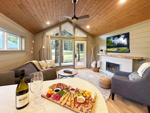 Comfort Cabin | Living area | LCD TV, fireplace