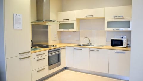 Two-Bedroom Apartment (5 Adults) | Private kitchen | Electric kettle