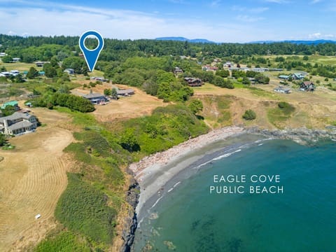 Eagle Cove Lookout is just steps away from beautiful Eagle Cove Beach