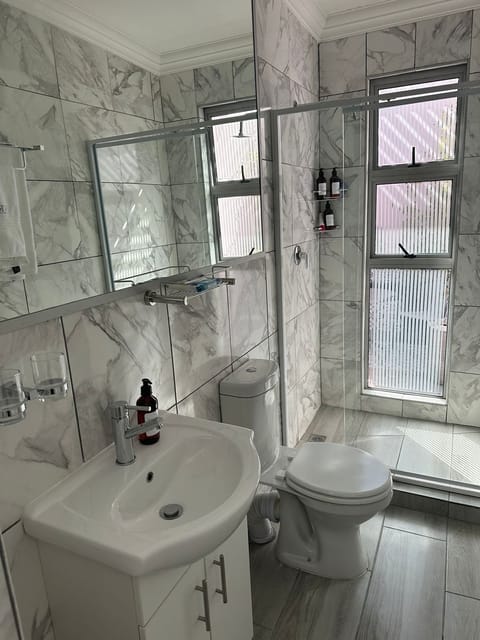 Penthouse Studio Apartment B with Sea View in Green Point | Bathroom | Shower, rainfall showerhead, hair dryer, towels