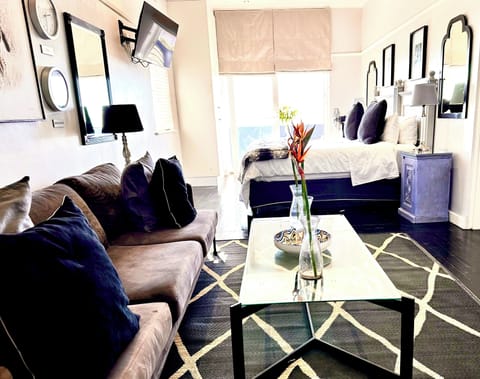 Studio Apartment B with Ocean View in Green Point | Egyptian cotton sheets, premium bedding, down comforters, in-room safe