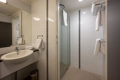 Family Room | Bathroom | Shower, free toiletries, towels, soap