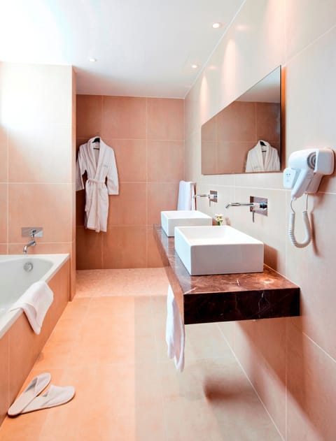 Combined shower/tub, designer toiletries, hair dryer, slippers