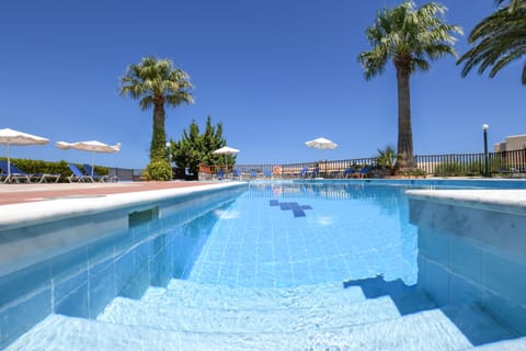 Seasonal outdoor pool, pool umbrellas, sun loungers