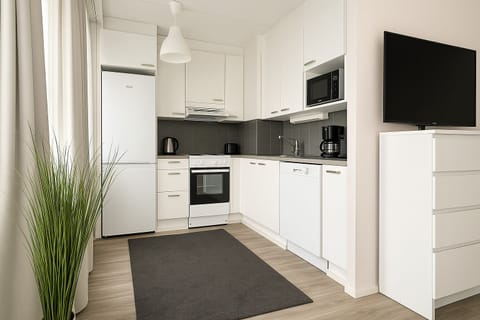 Comfort Studio | Private kitchen | Full-size fridge, microwave, oven, stovetop