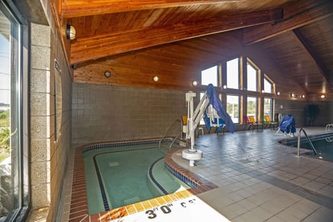 Indoor spa tub