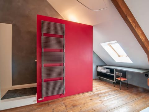 House | 7 bedrooms, individually furnished, iron/ironing board, bed sheets