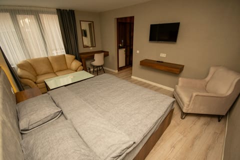 Deluxe Double Room | Premium bedding, minibar, iron/ironing board, free WiFi