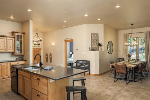 An Entertainer's Dream:
The open-concept design ensures guests can spread out, relax, and enjoy a true mountain vacation experience.