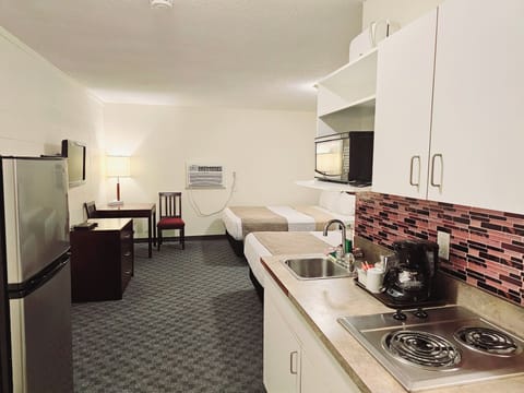 Double Kitchenette with Two Queens | Desk, soundproofing, iron/ironing board, free WiFi