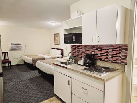 Double Kitchenette with Two Queens | Desk, soundproofing, iron/ironing board, free WiFi