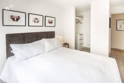Executive Studio Suite, 1 Queen Bed, Private Bathroom (apt. #109) | Individually furnished, blackout drapes, iron/ironing board, free WiFi