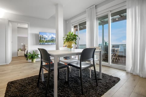 Deluxe Apartment, Ensuite, Mountain View | Lounge