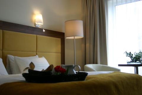 Comfort Single Room, Sea View | Living area | 40-inch LED TV with satellite channels, TV, heated floors