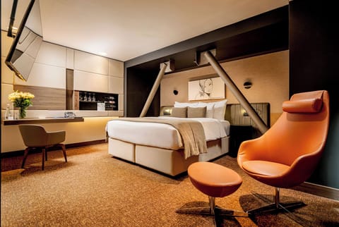 Lifestyle Suite | Premium bedding, memory foam beds, minibar, in-room safe