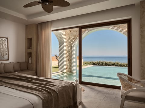 Three Bedroom Sea View Villa Private Pool | Minibar, in-room safe, desk, blackout drapes