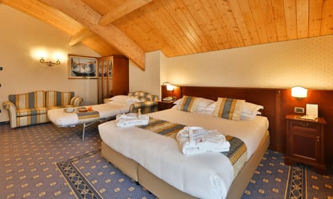 Down comforters, minibar, in-room safe, desk