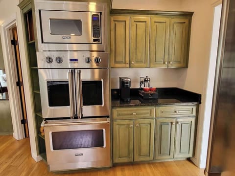You will love the appliances here! 