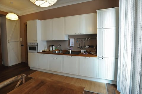 Studio | Private kitchen | Full-size fridge, microwave, oven, stovetop