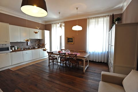 Studio | In-room dining