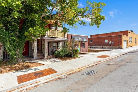 IDEAL FAYETTEVILLE LOCATION. 20 steps will land you ON Block St. We are directly next door to The Boho Boutique, and within 1-block of Fayetteville favorites like Hugo's, Maxine's Bar & Tap, Little Bread Co, and the Fayetteville Town Square (farmer's market).