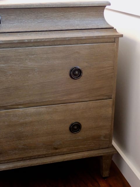 Dresser/ side table