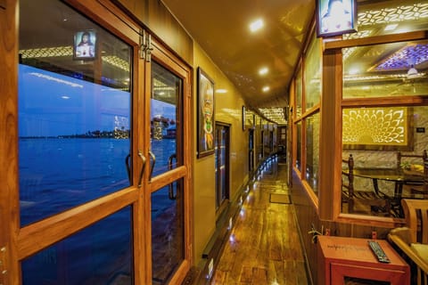 Two Bed Deluxe A/C Houseboat (AC timings- 0800PM-0800AM) | Living area