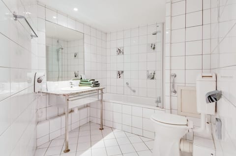 Comfort Twin Room | Bathroom | Bathtub, free toiletries, hair dryer, towels