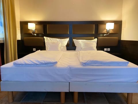 Double Room | Down comforters, memory foam beds, in-room safe, desk